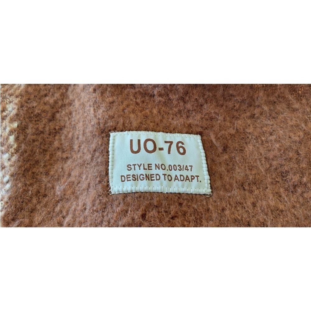 Urban Outfitters Fuzzy Blanket Scarf Wrap Brown Cream  NWT - Picture 2 of 10